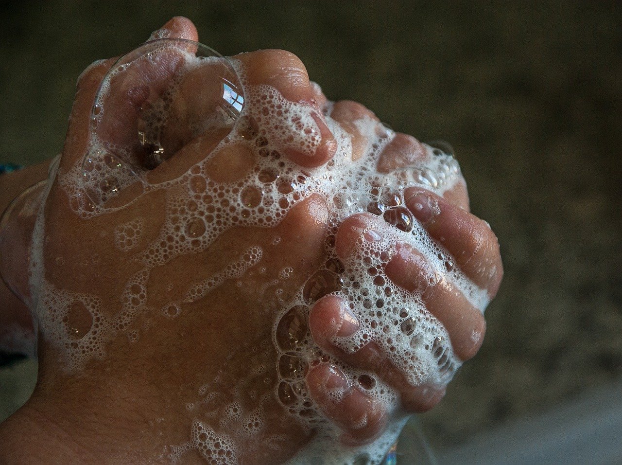 醫師說清潔手部 肥皂勤洗手最好